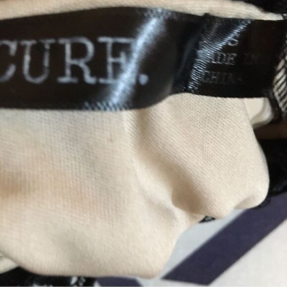 CURE Lace over nude, lace cap sleeve top - Picture 6 of 6